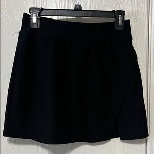 Move Theology Women's Black Skort Medium